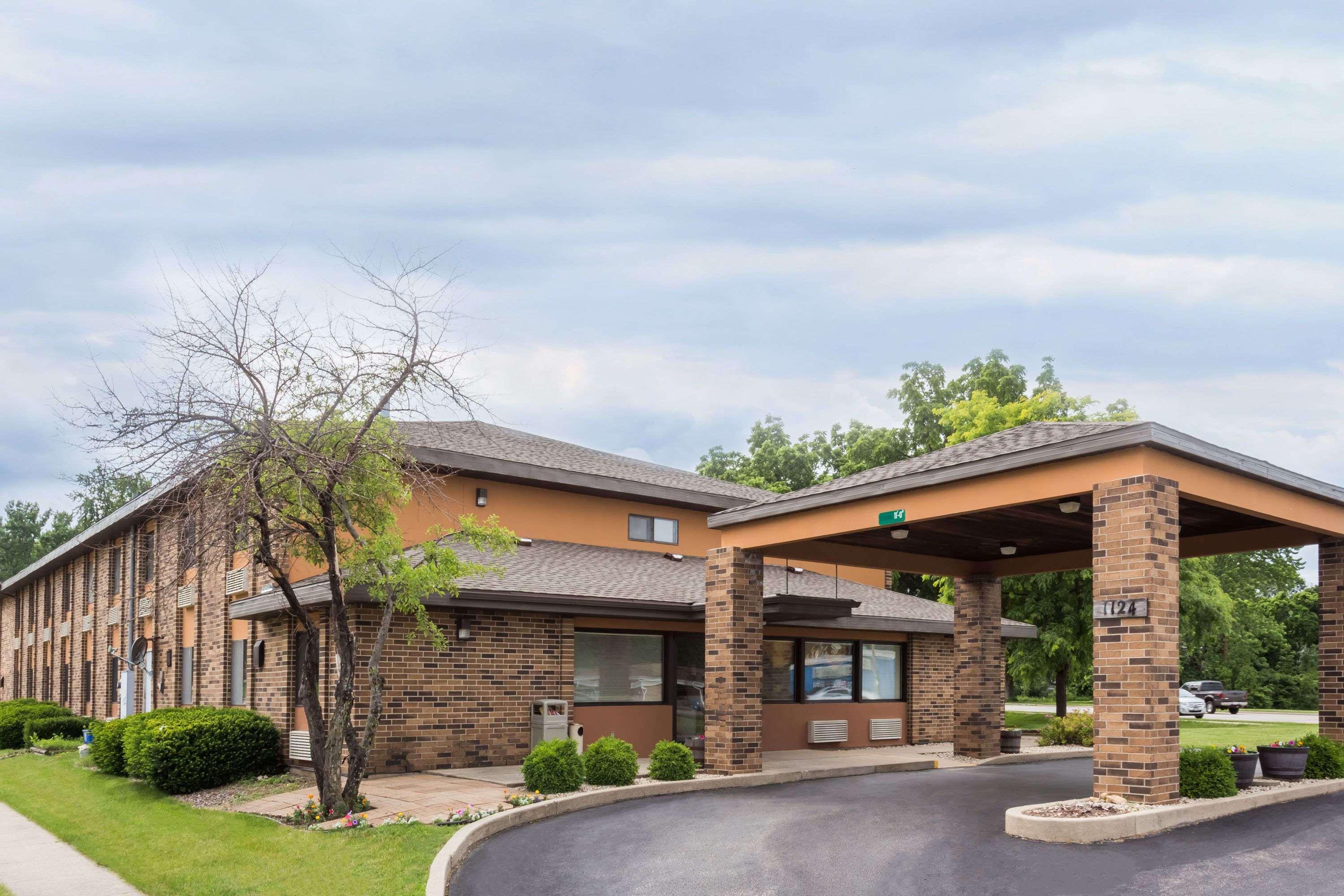 Days Inn By Wyndham Stoughton Wi. Exterior foto